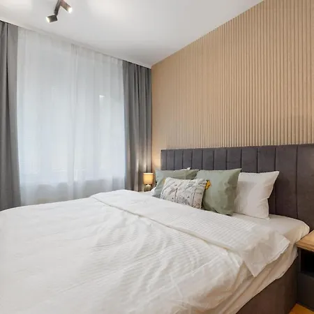 Modern Living, Design & Parking Apartman *