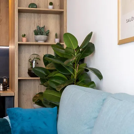 Modern Living, Design & Parking Apartman