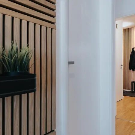 Modern Living, Design & Parking Apartman *