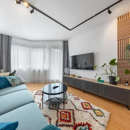 Modern Living, Design & Parking Apartman